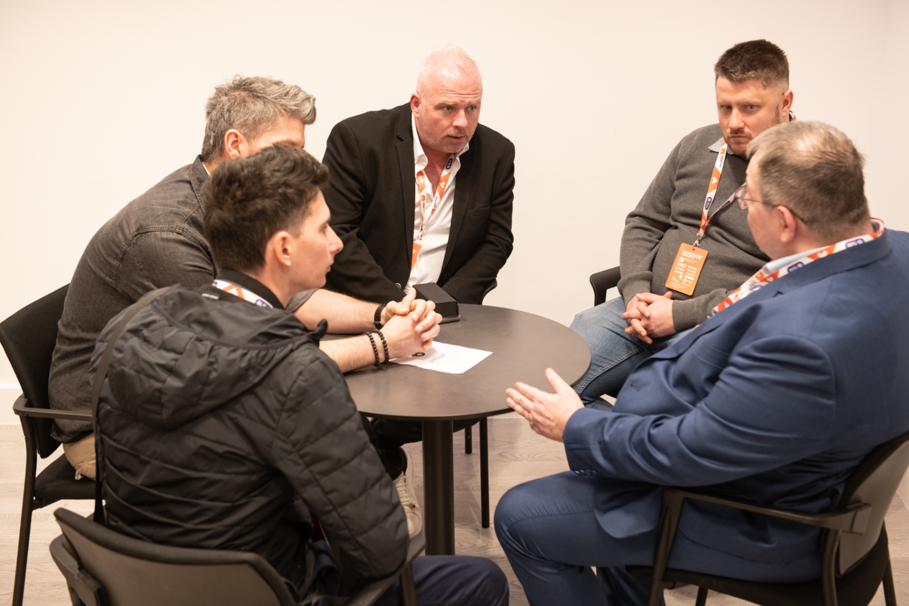 Roundtable discussion between operators