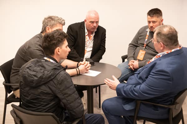 Roundtable discussion between operators