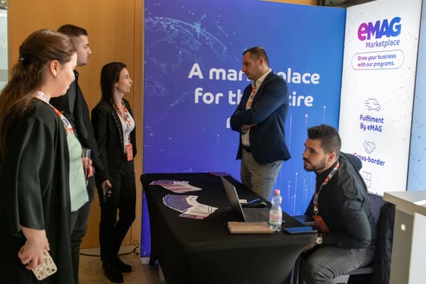 eMAG Marketplace booth conversation